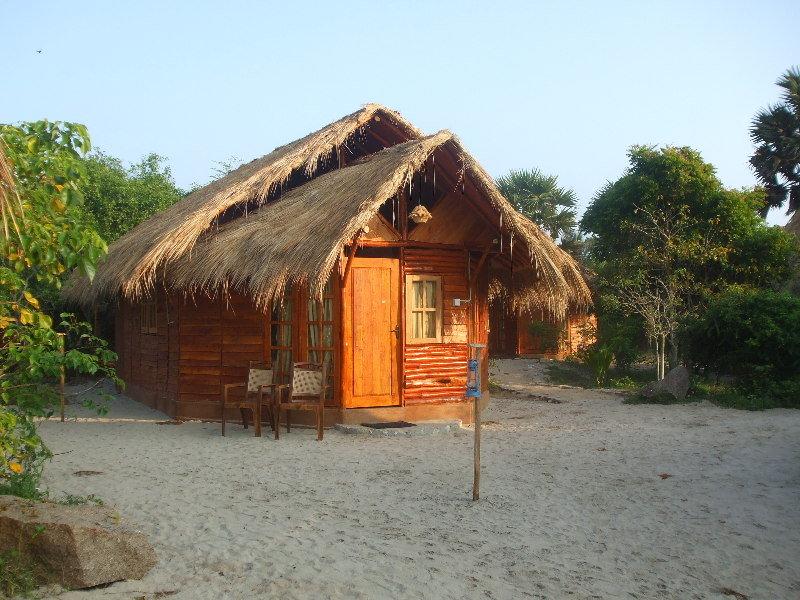 Kirinda Beach Resort, Yala Экстерьер фото