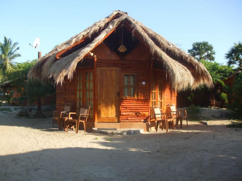 Kirinda Beach Resort, Yala Экстерьер фото